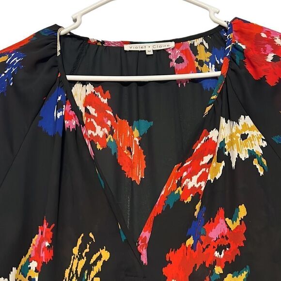 Floral Blouse Woman's Size Medium Violet + Claire Black Colorful V-Neck Shirt - Picture 2 of 7